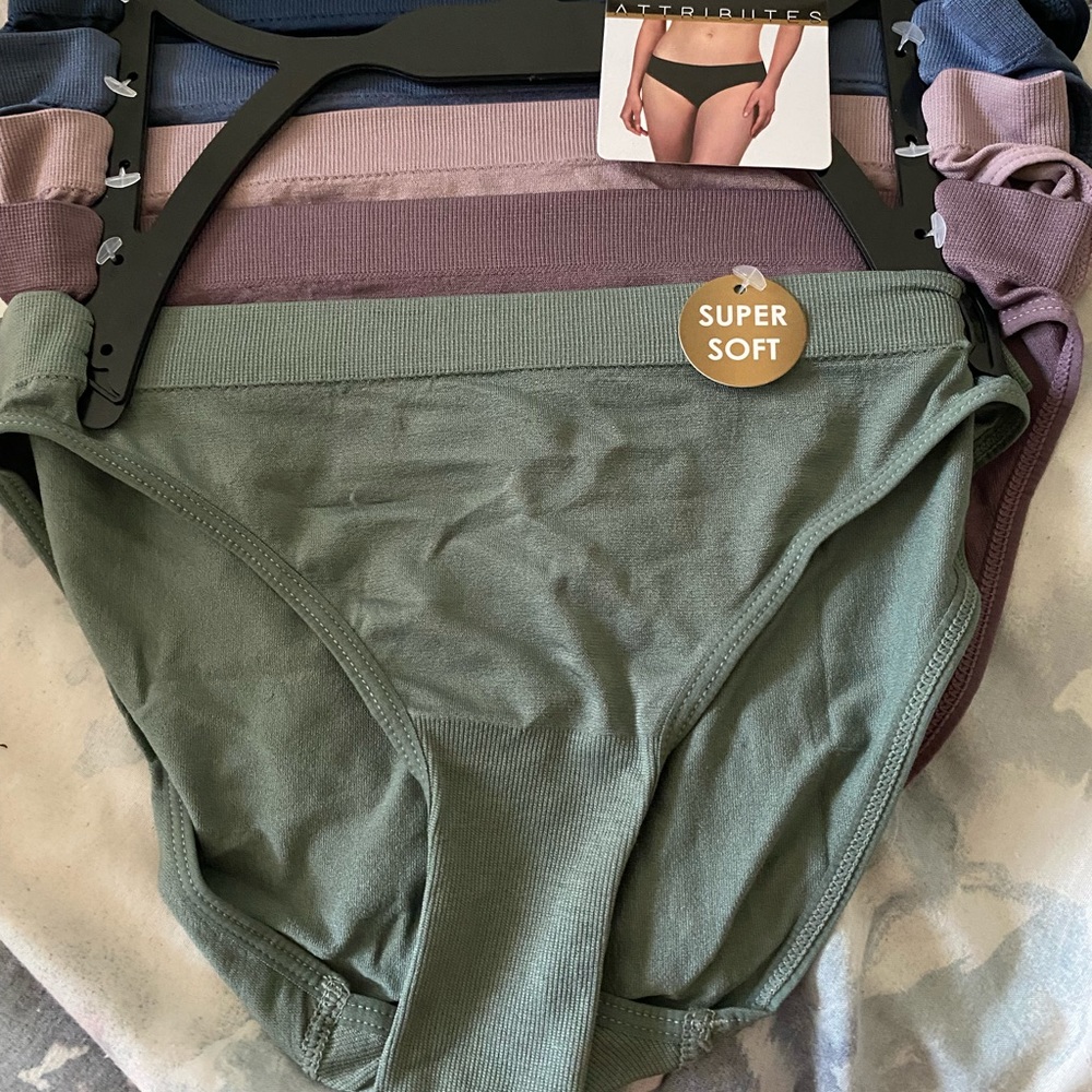 Seamless bikini underwear women’s medium